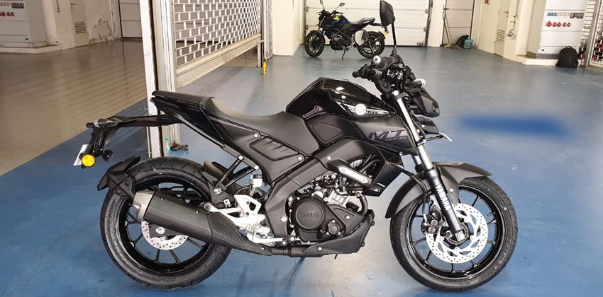 Yamaha MT-15 side