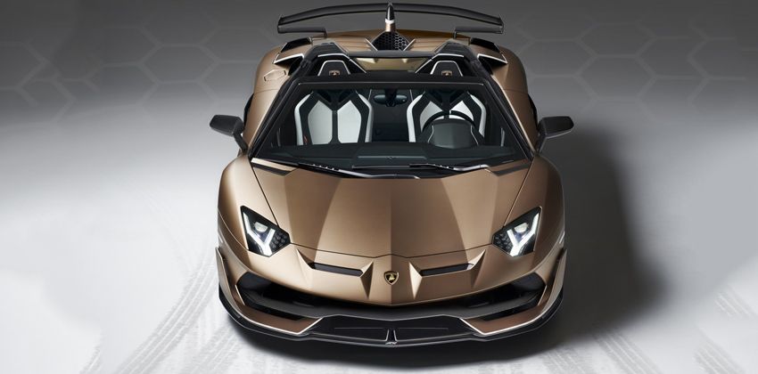  Lamborghini Aventador front