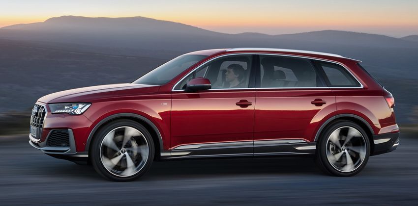 2020 Audi Q7 side