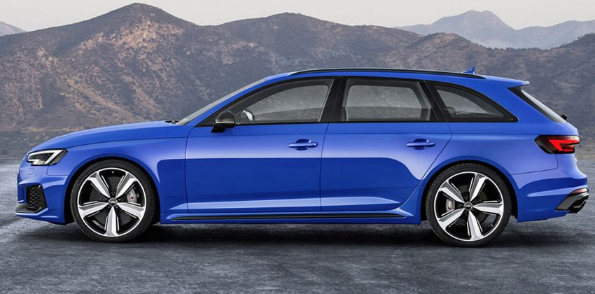 Audi RS4 Avant side