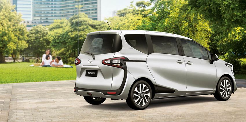Toyota Sienta rear