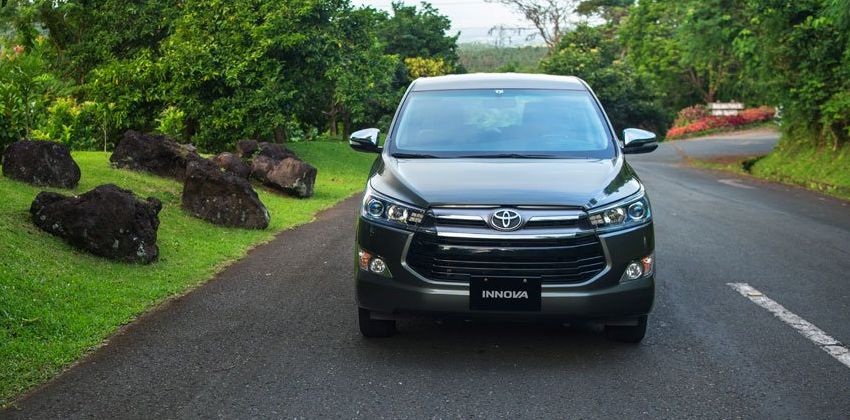 Toyota Innova front