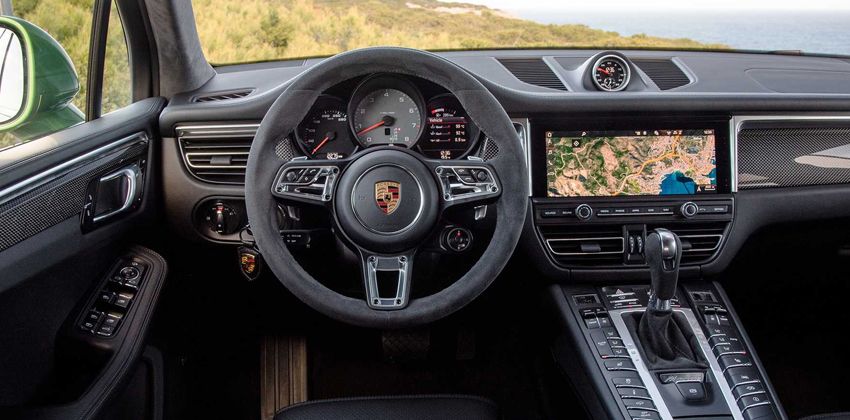 2019 Porsche Macan S interior