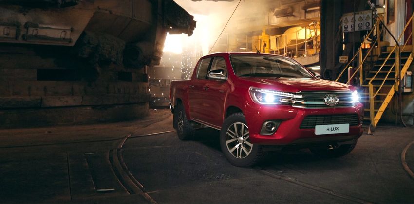 Toyota Hilux front