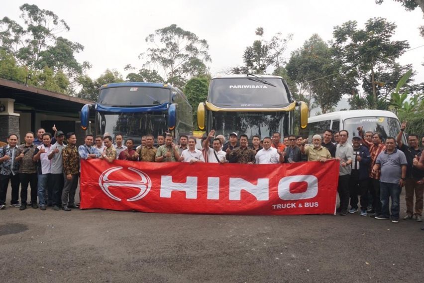 Hino Tingkatkan Fitur Tiga Produk Bus Andalannya