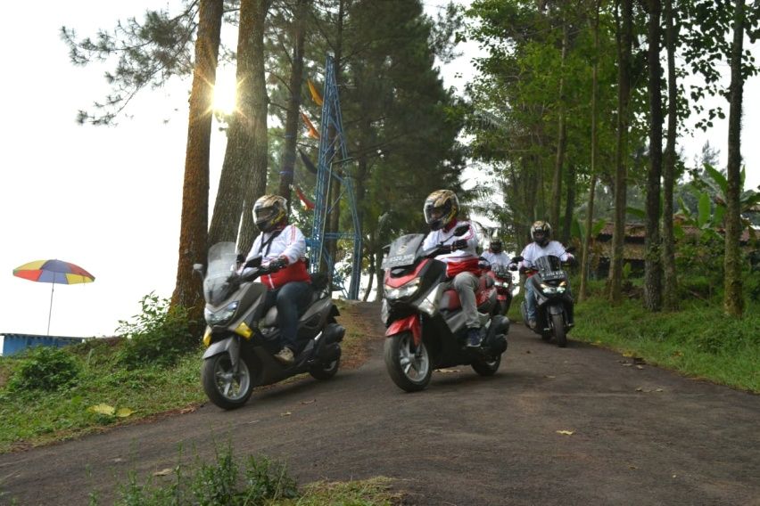 touring yamaha nmax
