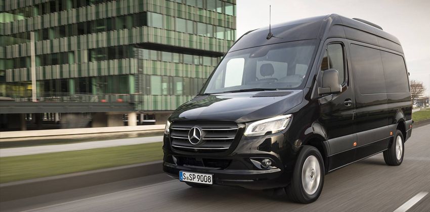 Mercedes Benz Sprinter front