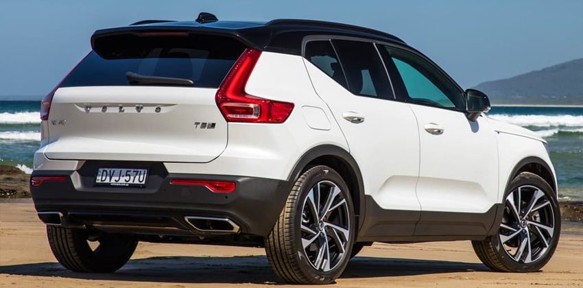 Volvo XC40 side