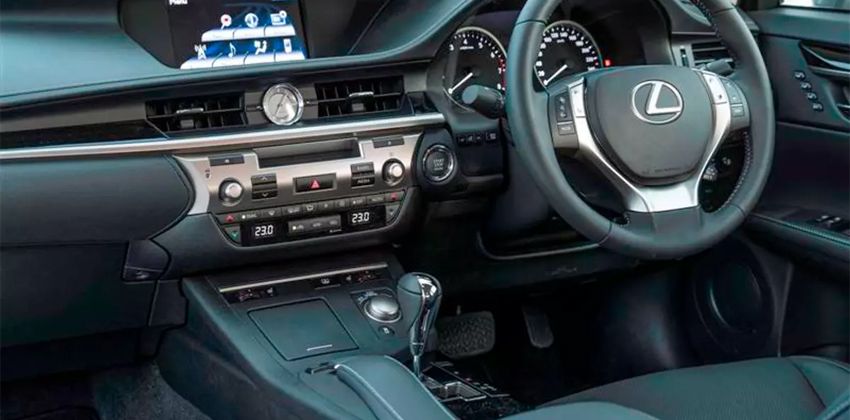  Lexus ES 250 interior
