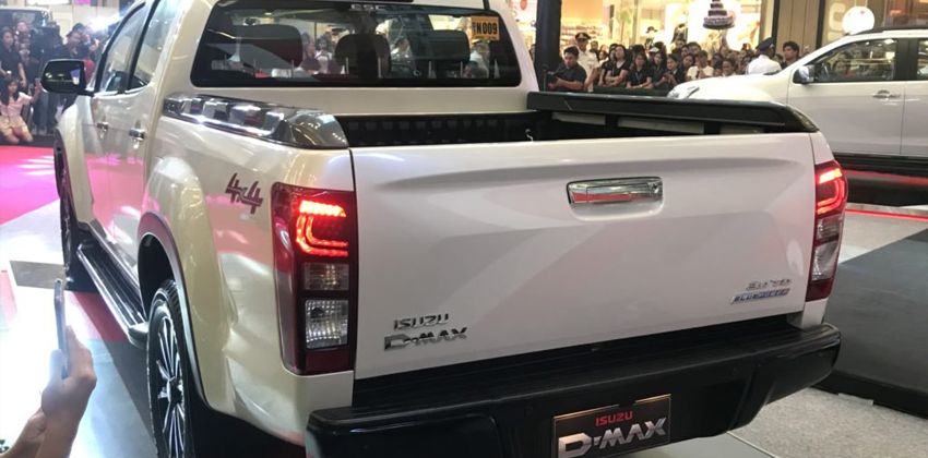 D-Max side rear