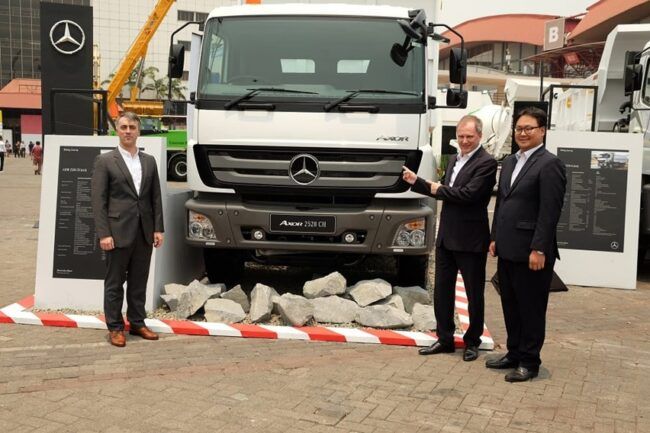 Daimler Kenalkan Truk Berat Anyar Axor 2528 CH Untuk Pertambangan Daimler Kenalkan Truk Berat Anyar Axor 2528 CH Untuk Pertambangan