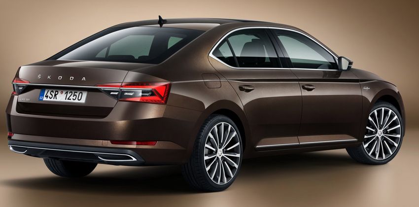 Skoda Superb side rear