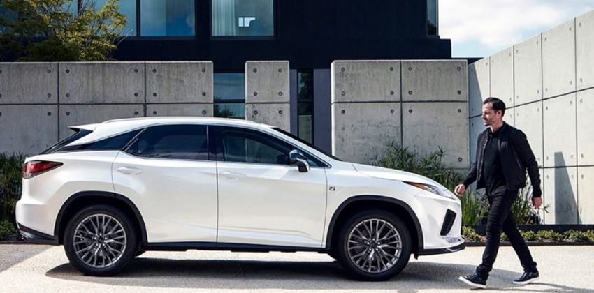 2019 Lexus RX side