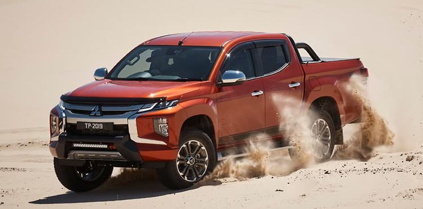 Mitsubishi Triton front