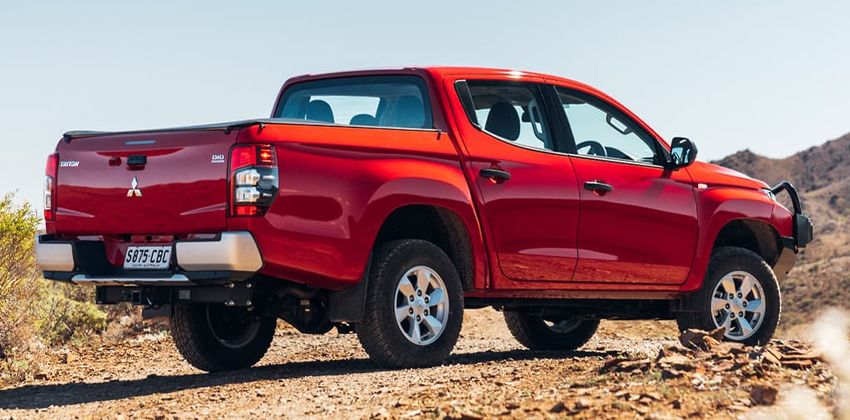 Mitsubishi Triton side rear