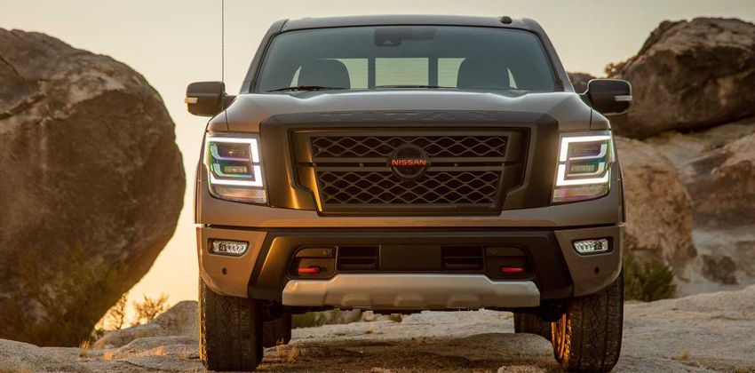 2020 Nisan Titan front