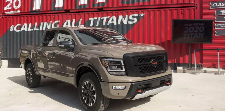 2020 Nisan Titan exterior
