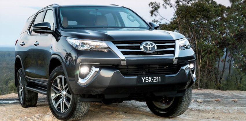 Toyota Fortuner front