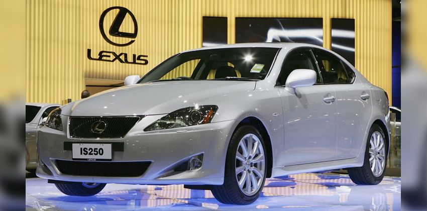 Lexus IS 250 front