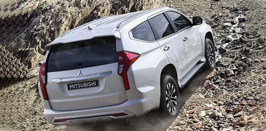 Montero Sport side rear