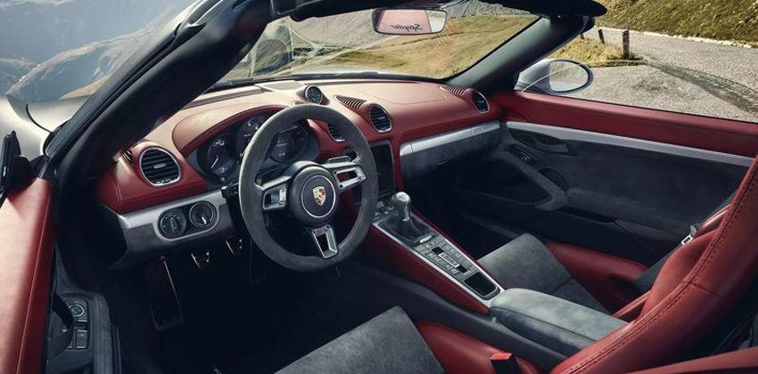 Porsche 718 Boxster Spyder cabin