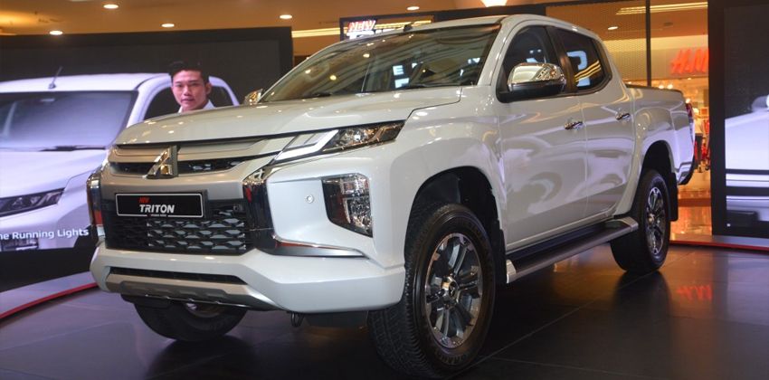 Mitsubishi Triton front