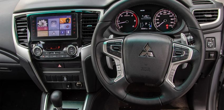 Mitsubishi Triton cabin