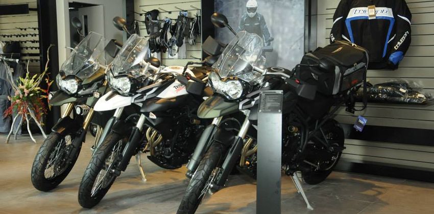 Triumph partners Autohub in PH