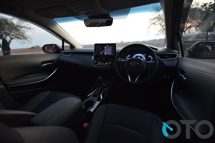 corolla altis interior