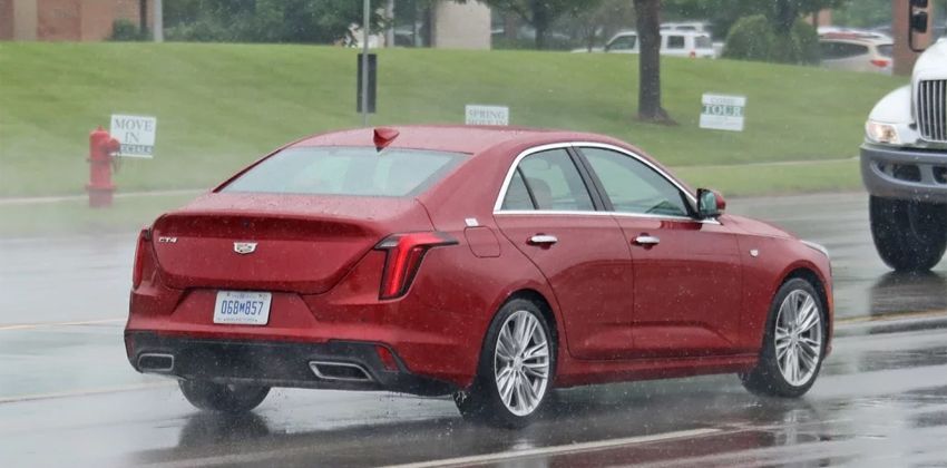 Cadillac CT4 side