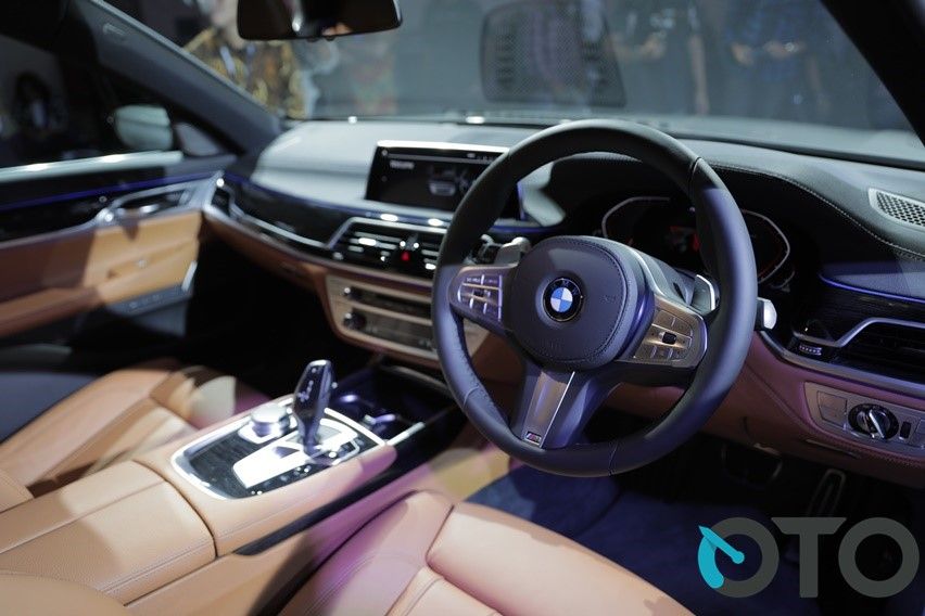 interior BMW 740Li