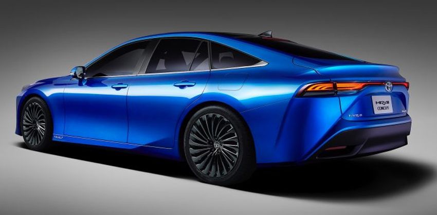 Toyota Mirai side