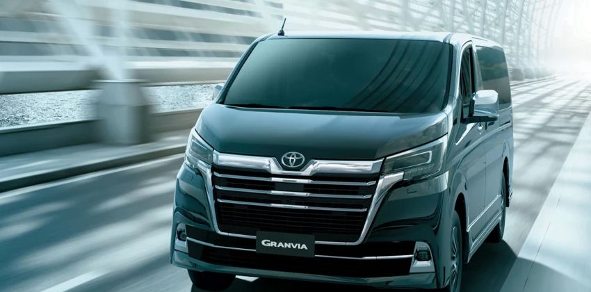 Toyota Granvia front
