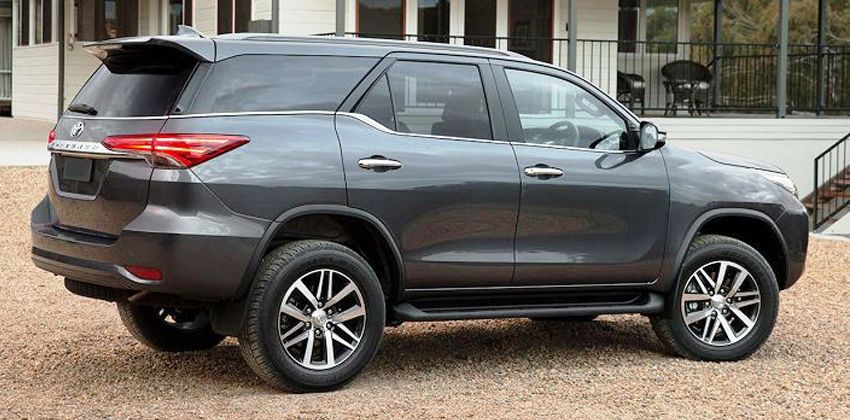 Toyota Fortuner side