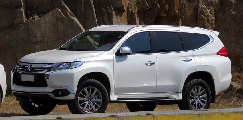 Mitsubishi Montero Sport front