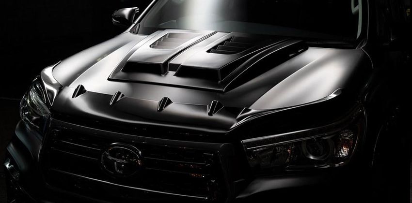 Toyota Hilux black edition