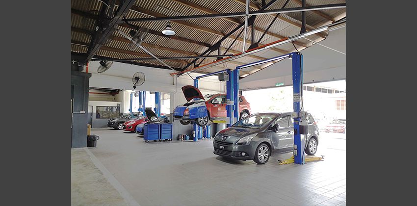 Peugeot and Citroën  3S outlet SERVICE BAY
