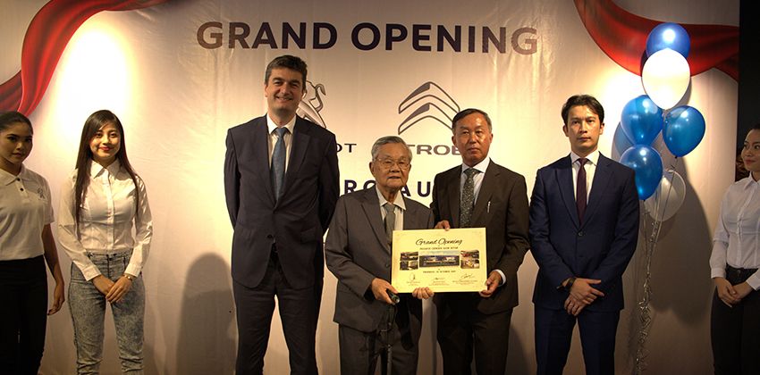  Peugeot and Citroën  3S outlet OPENING