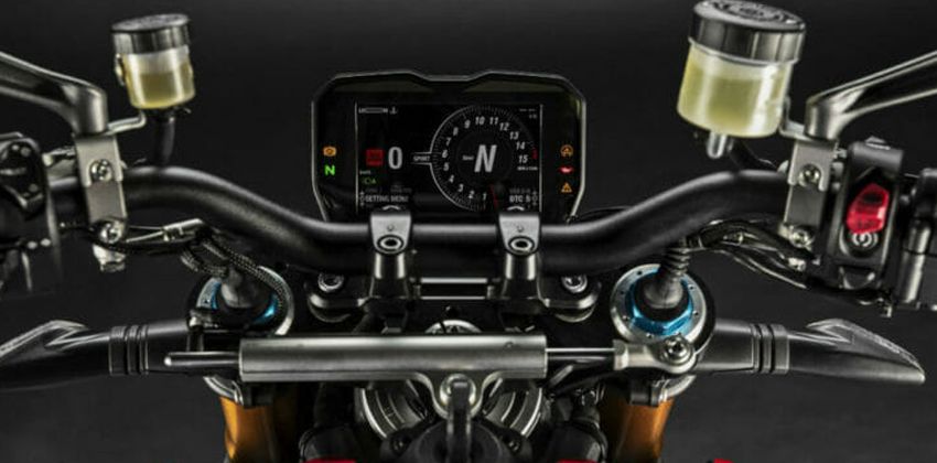 2020 Streetfighter V4 instrument display