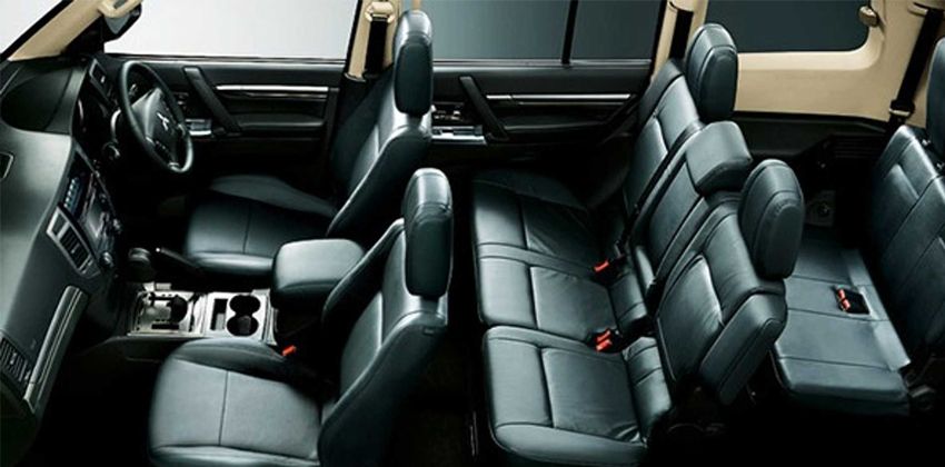  Mitsubishi Pajero Final Edition cabin