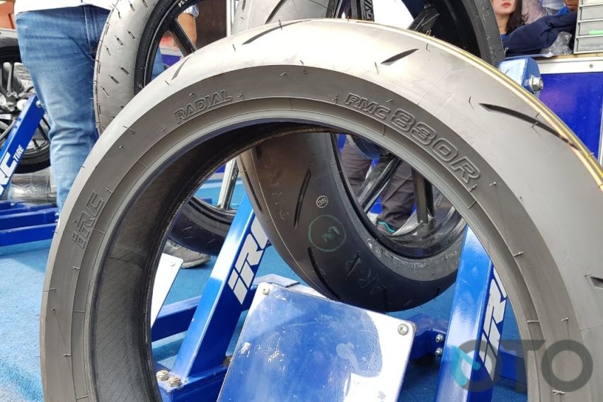 Ban balap IRC RMC830 