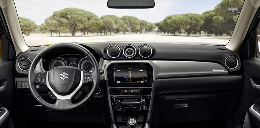 2020 Suzuki Vitara interior