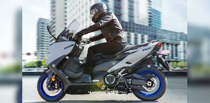 Yamaha TMAX560 TECH MAX Test Ride Review: This is the Original Sports  Scooter!