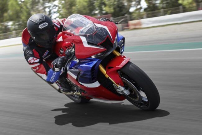 Bergaya ala Vlogger, Begini Impresi Marquez Jajal Honda CBR1000RR-R Fireblade Bergaya ala Vlogger, Begini Impresi Marquez Jajal Honda CBR1000RR-R Fireblade