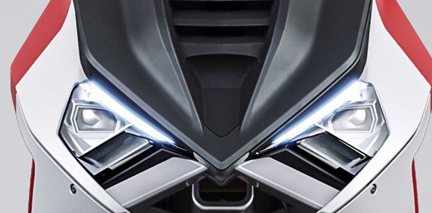 2020 Italjet Dragster headlight