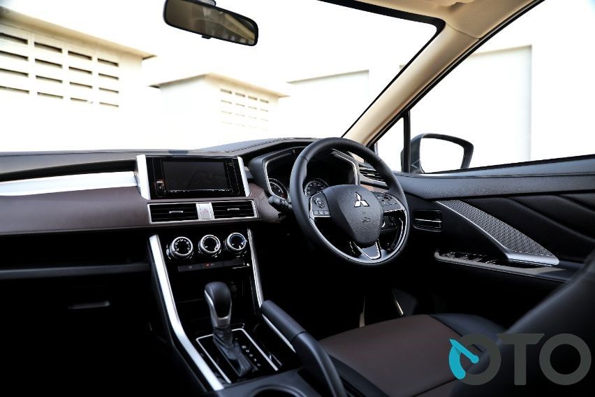 xpander cross interior