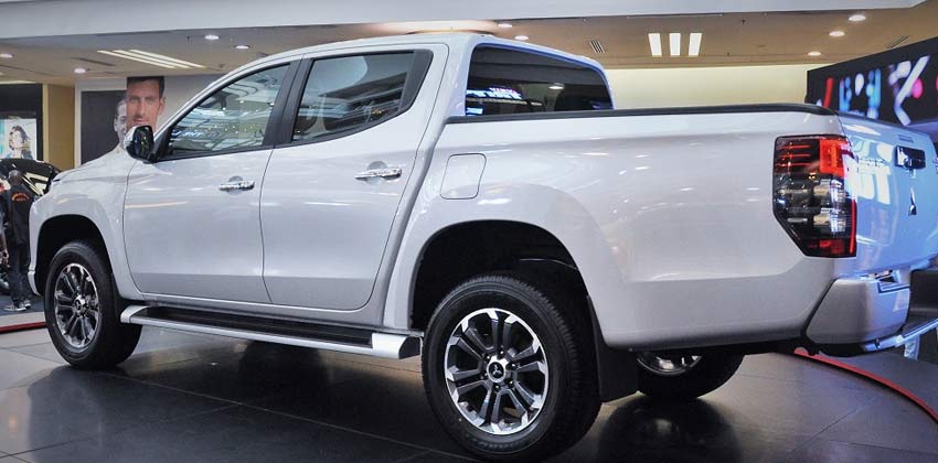 Mitsubishi Triton side profile