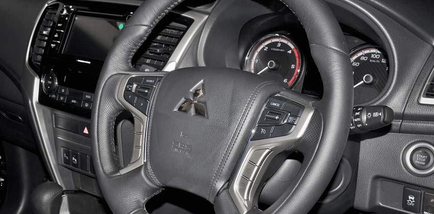 Mitsubishi Triton interior