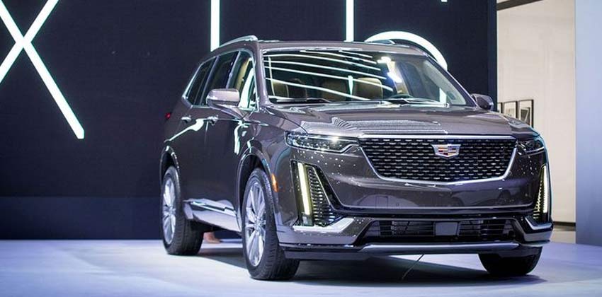 Cadillac XT5 front