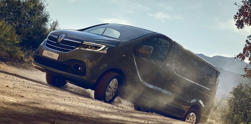 2020 Renault Trafic front